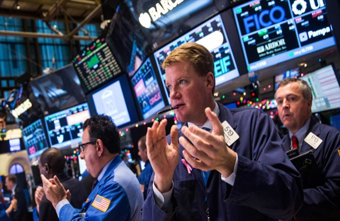 Chứng khoán Phố Wall đầu tuần tăng mạnh, Dow Jones ‘vọt’ hơn 550 điểm