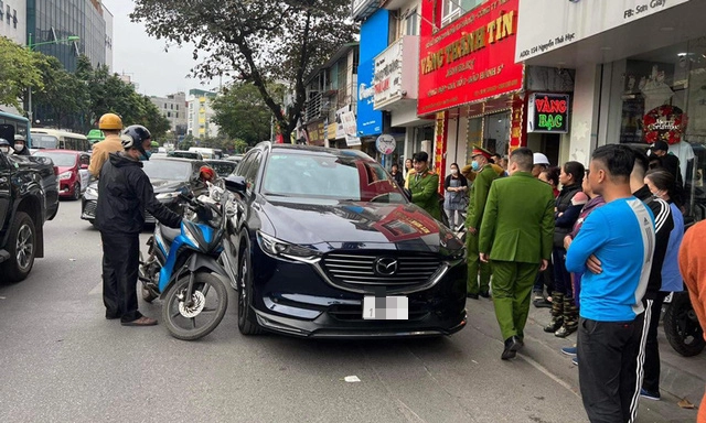 Thực hư vụ người đàn ông dùng súng đe dọa, cướp xe chở tiền trên phố Hà Nội