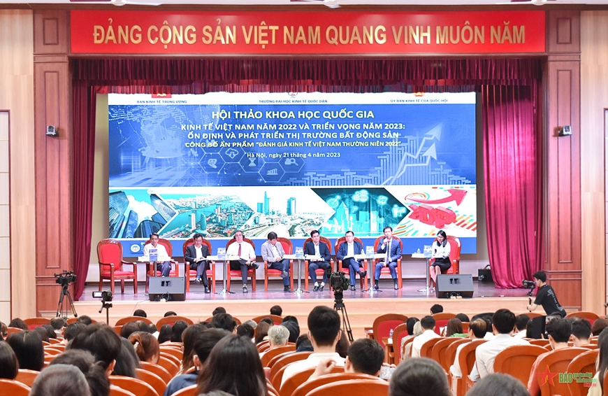 Trường Đại học Kinh tế Quốc dân công bố ấn phẩm về các vấn đề của nền kinh tế