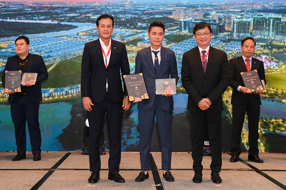 Vinhomes đạt top 10 chủ đầu tư hàng đầu Việt Nam tại BCI Asia Awards 2023