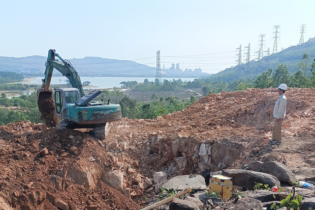 Cần sớm tháo gỡ mặt bằng dự án truyền tải bảo đảm điện Khu kinh tế Nghi Sơn