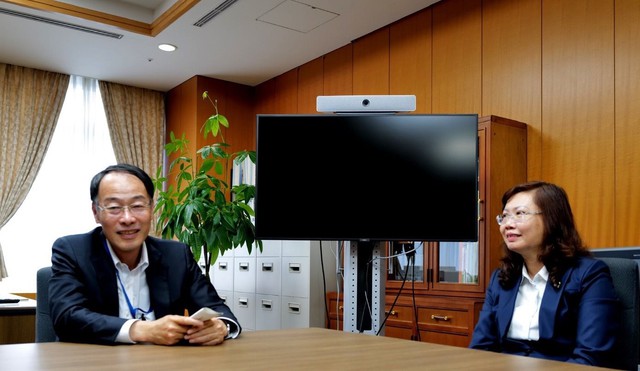 Chủ tịch SSC Vũ Thị Chân Phương (bên phải) và ông Nakajima Junichi – Chủ tịch JFSA trao đổi tại buổi làm việc.