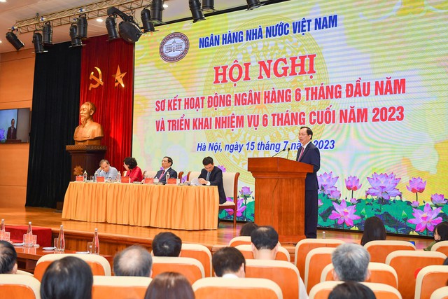 Các ngân hàng nỗ lực điều chỉnh, hỗ trợ DN và nền kinh tế