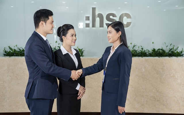 Chứng khoán HSC: Doanh thu 6 tháng đầu năm 2023 đạt hơn 1,018 tỷ đồng Chứng khoán HSC: Doanh thu 6 tháng đầu năm 2023 đạt hơn 1,018 tỷ đồng