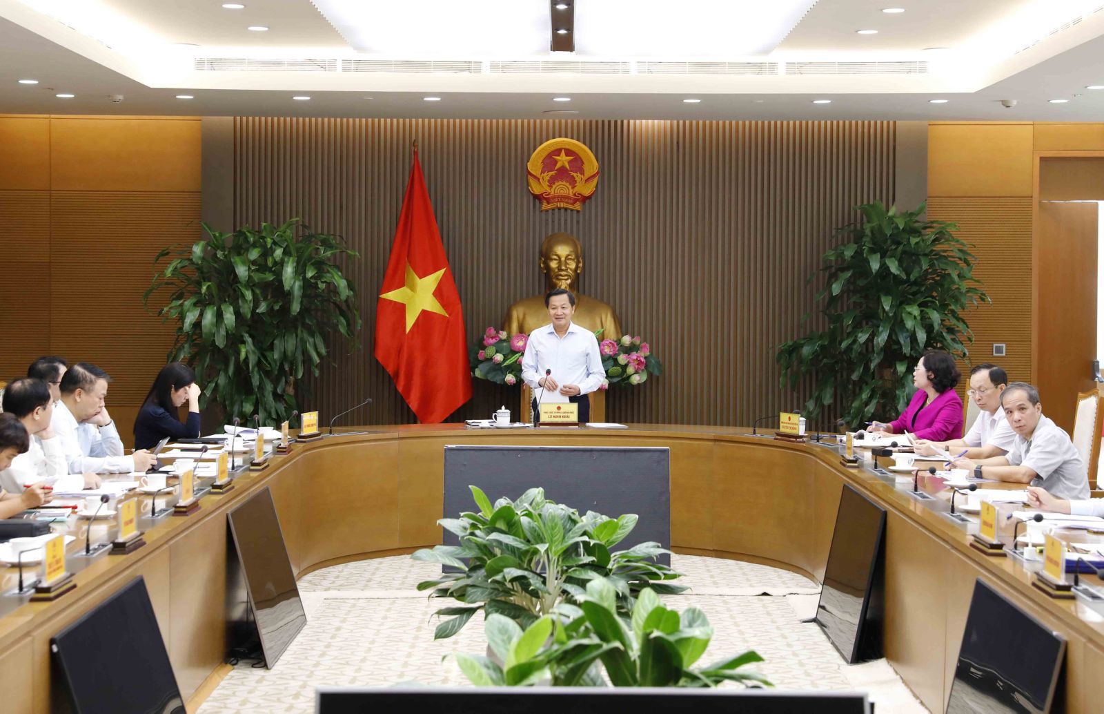 Phó Thủ tướng Lê Minh Khái chủ trì họp rà soát 2 Thông tư của Ngân hàng nhà nước