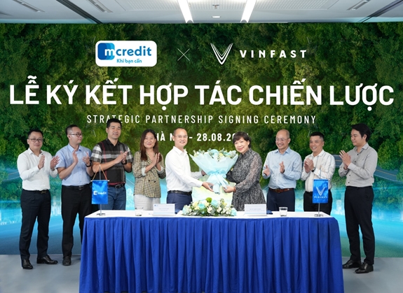 Mcredit và VinFast ký kết hợp tác chiến lược