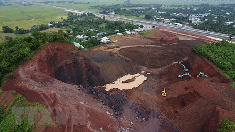 Nhà thầu khắc phục sai phạm tại mỏ đất phục vụ cao tốc Phan Thiết – Dầu Giây