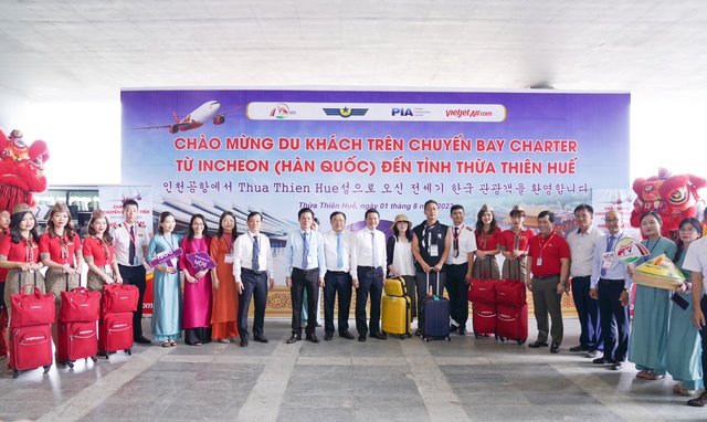 Nhà ga mới Phú Bài (Huế) đón đoàn khách Hàn Quốc đầu tiên trên tàu bay Vietjet