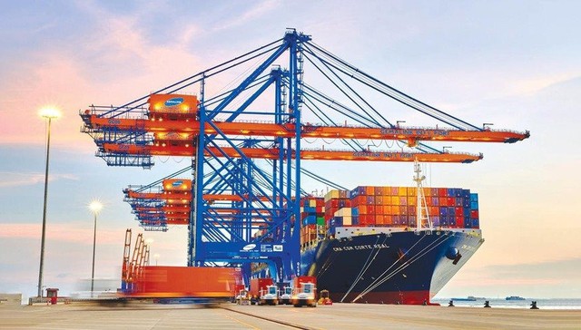 “Gã khổng lồ” sở hữu cảng nước sâu lớn nhất Việt Nam: Lợi nhuận đột biến nhờ bán bớt cảng, cổ phiếu lập đỉnh lịch sử mới