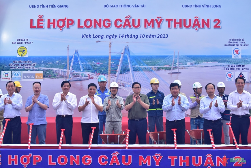 Thủ tướng Chính phủ Phạm Minh Chính dự Lễ hợp long cầu Mỹ Thuận 2