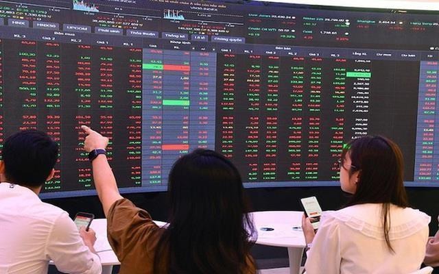 Tự doanh CTCK bán ròng hơn 300 tỷ đồng trong ngày  VN-Index hồi phục, "gom" một cổ phiếu bất động sản