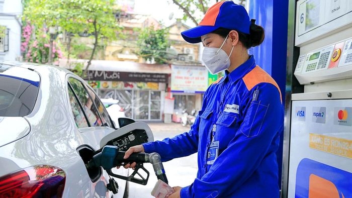 Giá xăng dầu đồng loạt giảm, dầu diesel giảm hơn 1.000 đồng/lít