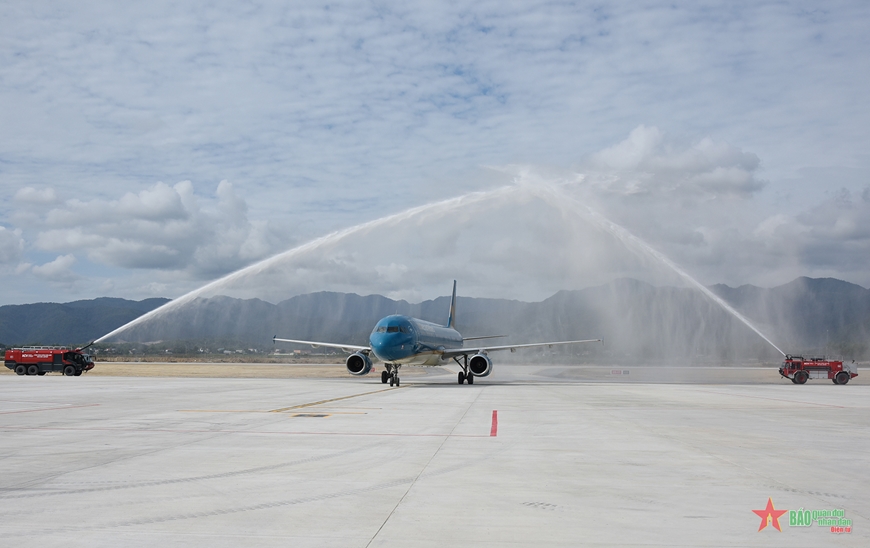 Chào đón những hành khách đầu tiên trên chuyến bay Hà Nội – Điện Biên bằng máy bay Airbus A321