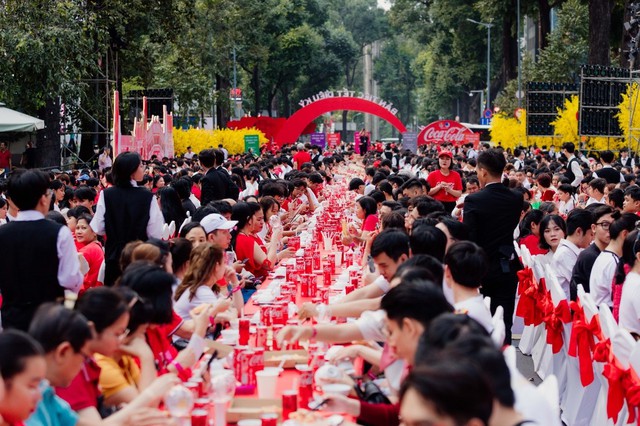 Coca-Cola tổ chức bàn tiệc Tết cho 1.000 gia đình