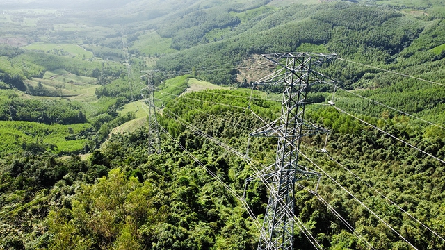 Đóng điện dự án tăng cường liên kết lưới điện giữa Bắc Trung Bộ và Nam Trung Bộ- Ảnh 1.