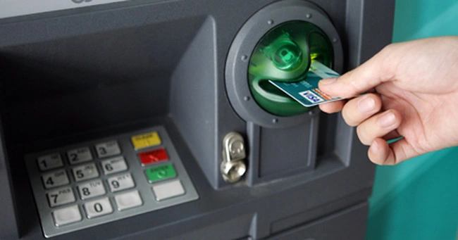 Nhu cầu rút tiền qua ATM giảm mạnh