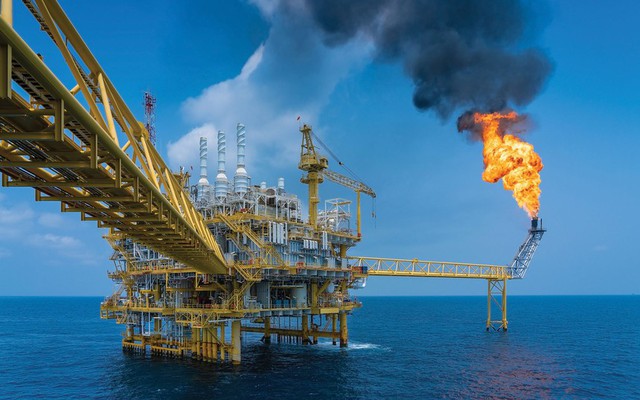 Cổ phiếu dầu khí giao dịch bùng nổ, PVD “cháy hàng” lên đỉnh 9 năm, điều gì đang xảy ra?