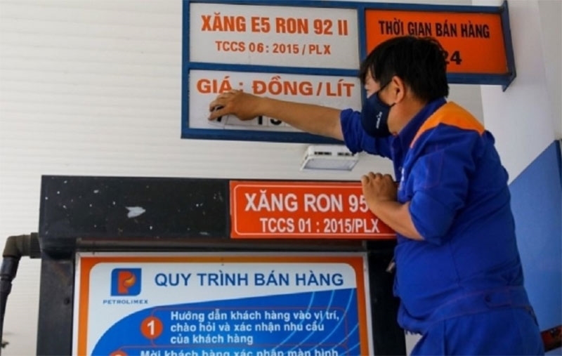 Từ 15 giờ hôm nay (8-2), giá bán lẻ xăng dầu giảm