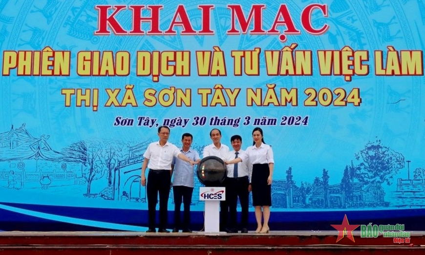 Khai mạc phiên giao dịch và tư vấn việc làm thị xã Sơn Tây năm 2024