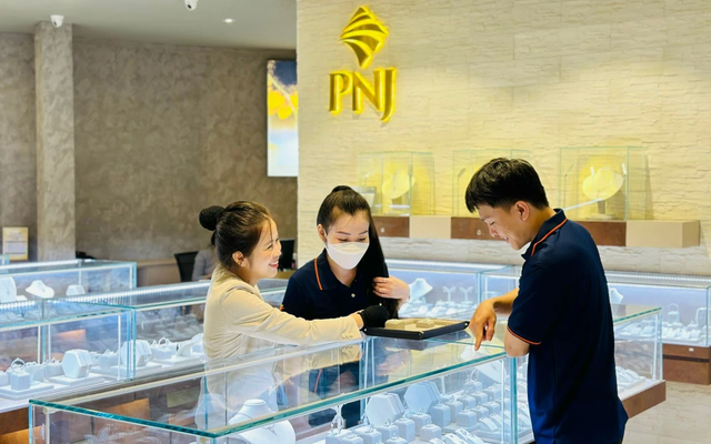 Mở mới cửa hàng, PNJ ghi nhận doanh thu kỷ lục trong 2 tháng đầu năm