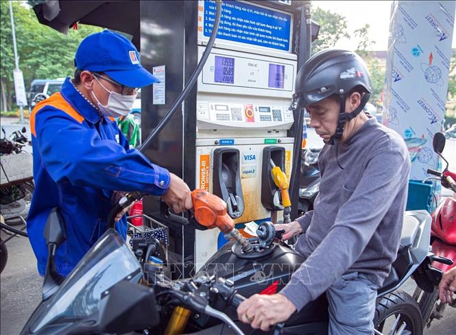 Thủ tướng Phạm Minh Chính yêu cầu thực hiện nghiêm quy định về hóa đơn điện tử trong kinh doanh, bán lẻ xăng dầu