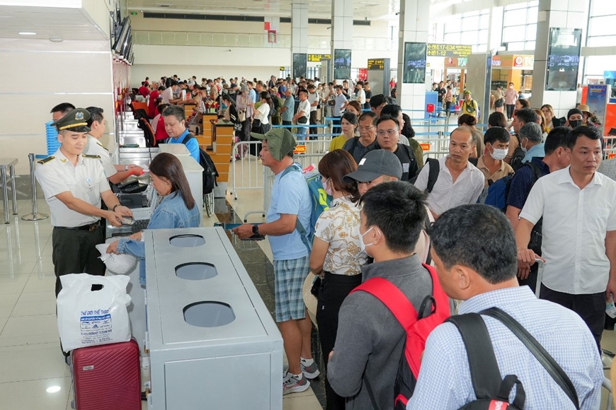 Sân bay Nội Bài dự kiến đón 440.000 lượt khách dịp nghỉ lễ 30-4, 1-5
