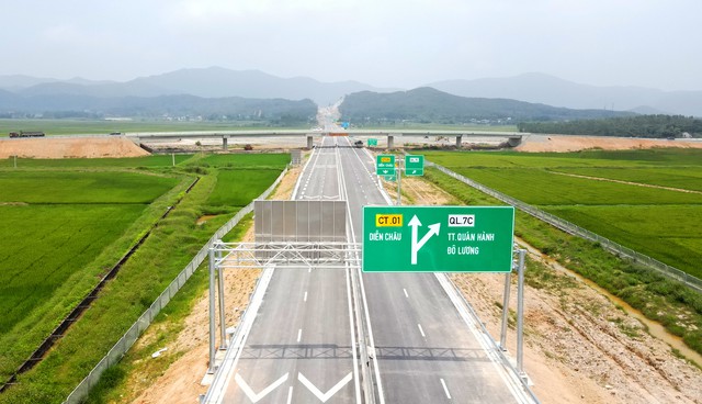 Thông xe hai đoạn cuối cùng của cao tốc Bắc-Nam giai đoạn 1