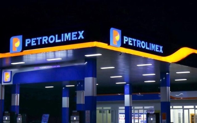 Nhà bán lẻ xăng dầu lớn nhất Việt Nam Petrolimex lên kế hoạch lợi nhuận 2024 giảm mạnh, cổ tức năm 2023 dự kiến 15%