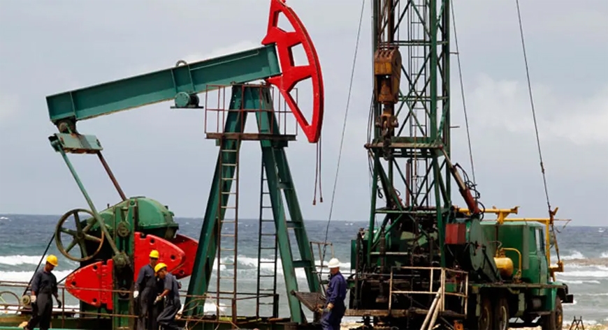 Giá xăng dầu hôm nay (13-4): Tiếp tục tăng do căng thẳng ở Trung Đông