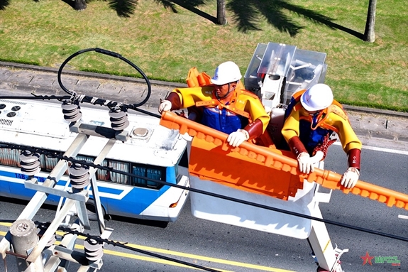 EVNNPC tiếp tục kêu gọi “Tiết kiệm điện thành thói quen”