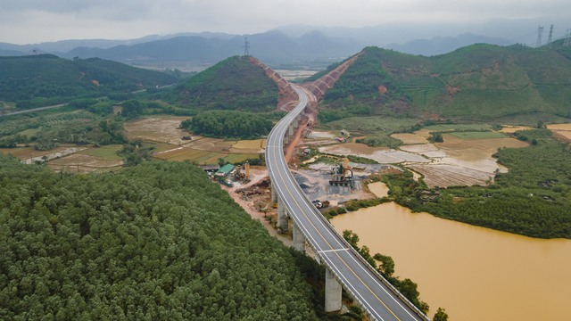 Hoàn thành dự án mở rộng cao tốc Cam Lộ-La Sơn trong năm 2025