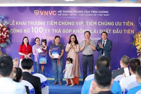 Mcredit và VNVC hỗ trợ tiêm vaccine trả góp không lãi suất đạt mốc 100 tỷ đồng