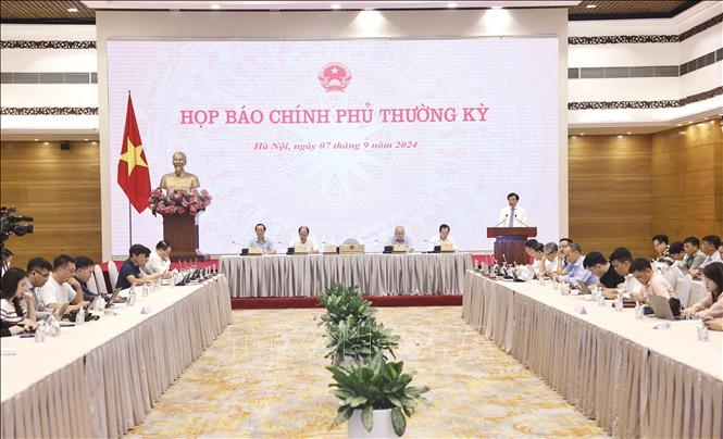 Họp báo Chính phủ thường kỳ tháng 8: Bão số 3 đi sâu vào đất liền; người dân Thủ đô không nên ra đường