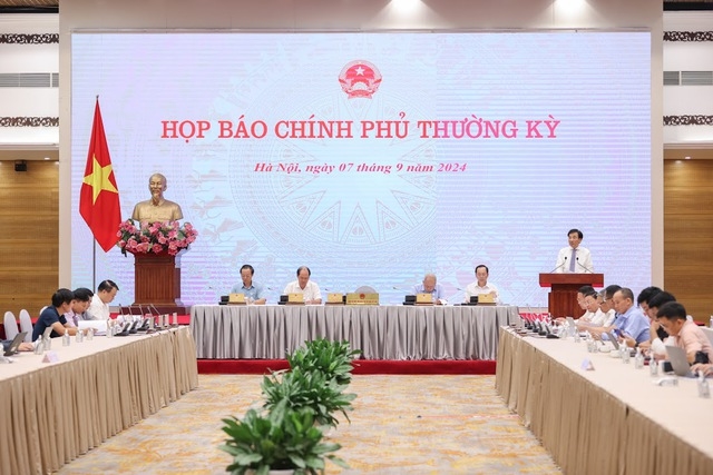 Họp báo Chính phủ: Ưu tiên, phấn đấu cho tăng trưởng năm 2024 và 2025