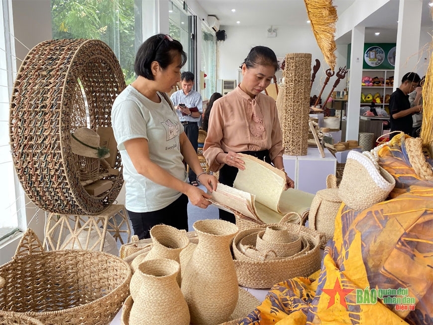 Hơn 130 gian hàng tham gia Tuần lễ kết nối chuỗi sản xuất – tiêu dùng làng nghề Hà Nội