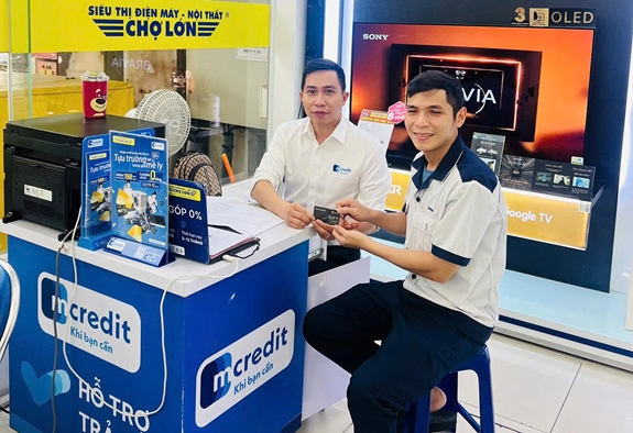 Mcredit sẻ chia cùng đồng bào bị ảnh hưởng bởi bão lũ