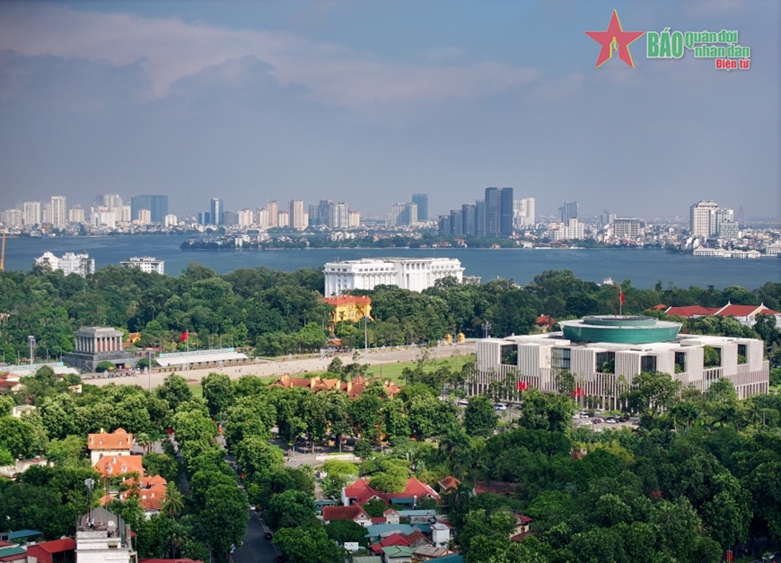 Phát huy truyền thống anh hùng, xây dựng Thủ đô Hà Nội giàu đẹp, văn minh, hiện đại