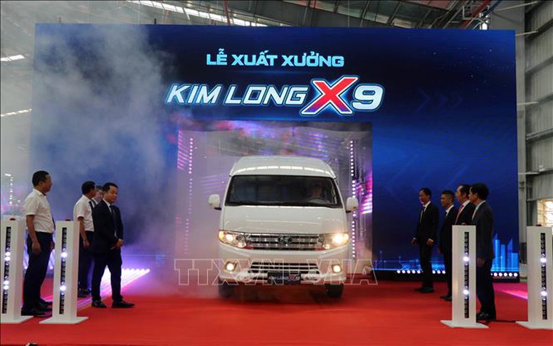 'Trình làng' xe minibus đầu tiên mang thương hiệu Việt- Ảnh 1.