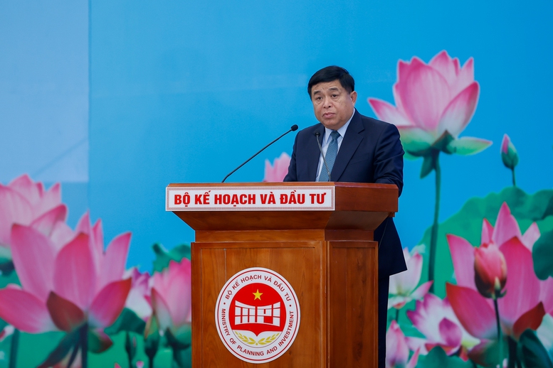 Bộ trưởng Nguyễn Chí Dũng: Dù ở bất kỳ vị trí công tác nào, toàn ngành KHĐT và thống kê tự hào hướng về phía trước, tiến bước vững vàng