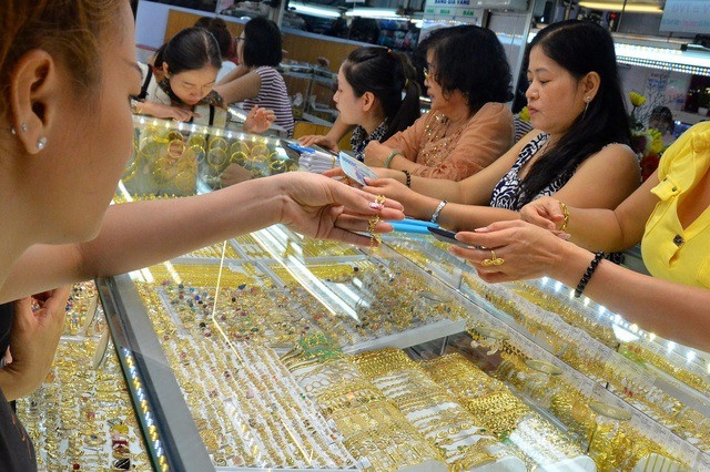 Giá vàng chiều nay (19-1): Bình ổn