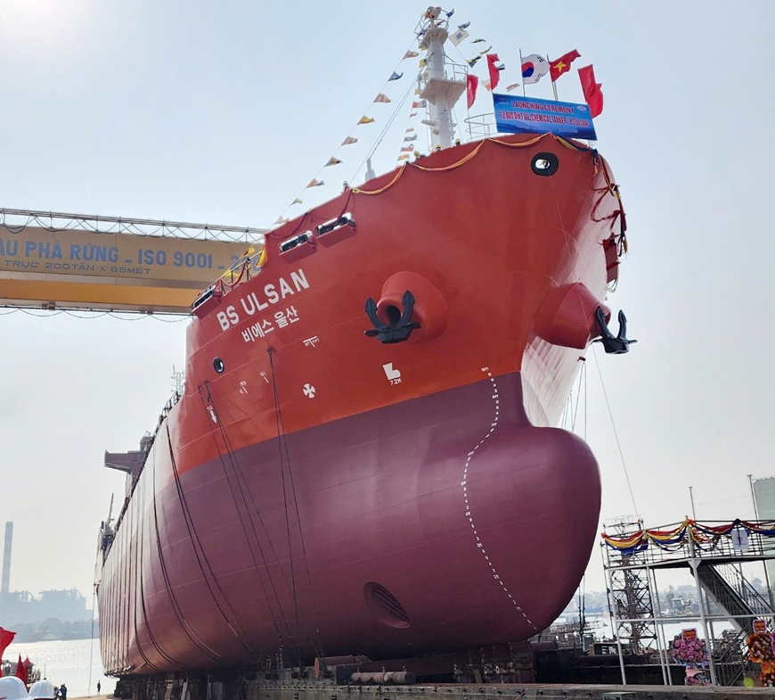 Tàu chở dầu/hóa chất trọng tải 13.000 tấn được hạ thủy thành công