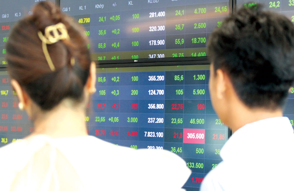 VN-Index vượt 1.240 điểm, khối ngoại bán ròng hơn 3.100 tỉ đồng