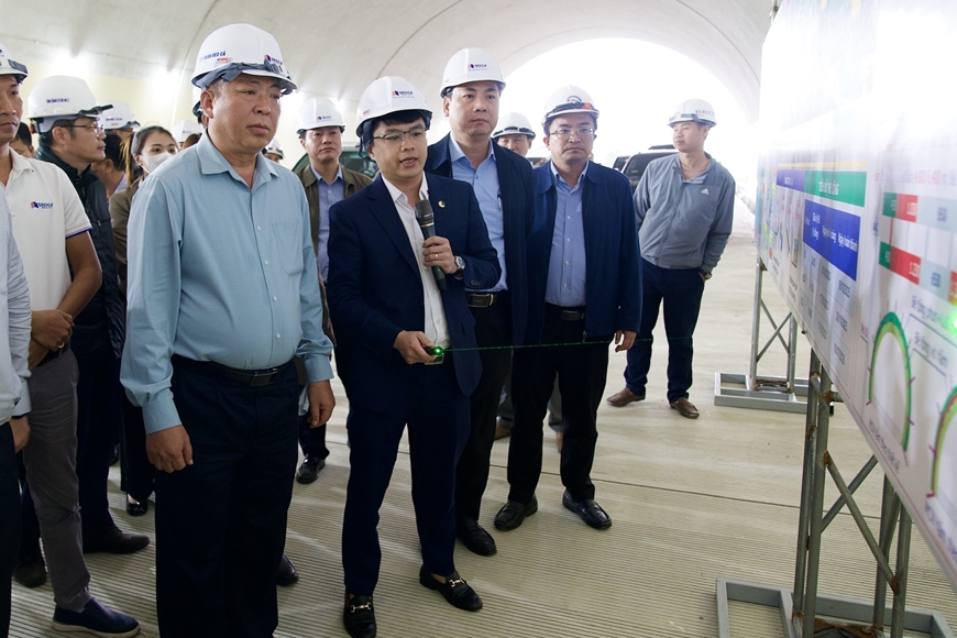 Bộ trưởng Bộ Giao thông vận tải kiểm tra dự án cao tốc Quảng Ngãi – Hoài Nhơn