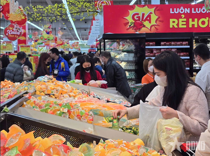 Thị trường hàng hóa mồng 2 Tết: Nhiều cửa hàng, siêu thị mở cửa xuyên Tết