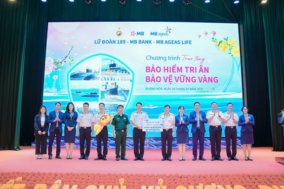 Tặng 1.200 gói bảo hiểm ung thư cho cán bộ chiến sĩ Binh chủng Hải quân