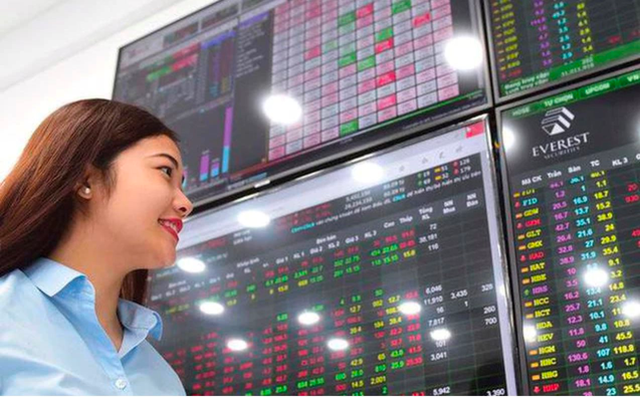 Góc nhìn chuyên gia: VN-Index hướng lên đỉnh cũ 1.300 điểm, “gom” dần nhóm cổ phiếu có câu chuyện tăng trưởng trong quý 1