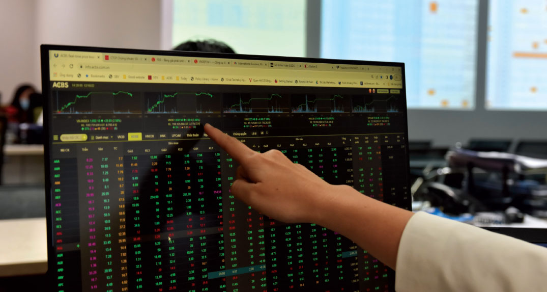 VN-Index tăng hơn 4 điểm phiên đầu tuần, khối ngoại vẫn bán ròng