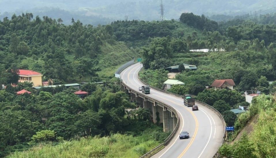 Nghiên cứu phương án đầu tư mở rộng cao tốc Yên Bái – Lào Cai