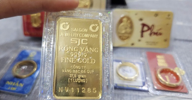 Giá vàng giảm sốc, Công ty PNJ không còn vàng miếng, vàng nhẫn để bán