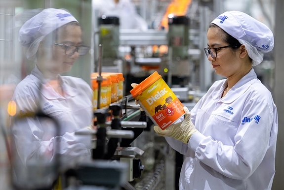 Thị trường nước ngoài lần đầu tiên đóng góp trên 20% doanh thu của Vinamilk